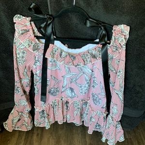 Romeo + Juliet Couture cold shoulder shirt with ribbon ties, size M